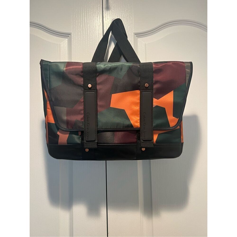 Calvin Klein camouflage-print duffle Messenger Bag - Picture 1 of 11